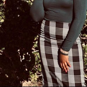 Black & White Plaid Design Midi Skirt